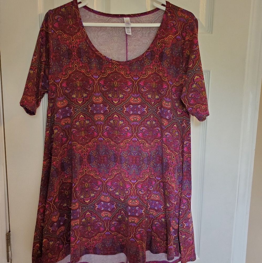 LULAROE ❤ Perfect T size Small